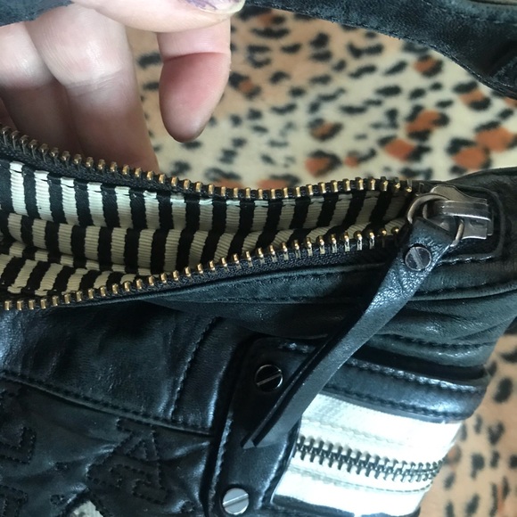 Buttery soft Gwen Stefani L.A.M.B. leather bag - Picture 5 of 8